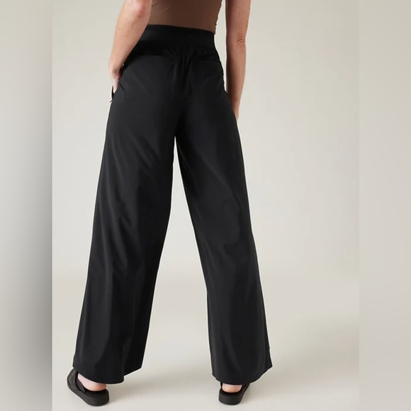 ATHLETA 'Brooklyn Heights' Wide Leg Pants in Black - Picture 5 of 9